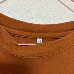 GU ジーユー  カットソー Tシャツの画像