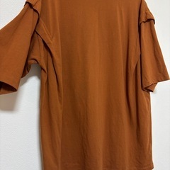 GU ジーユー  カットソー Tシャツの画像