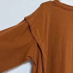 GU ジーユー  カットソー Tシャツの画像