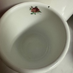 ホーロー薔薇のキッチンツール入れの画像