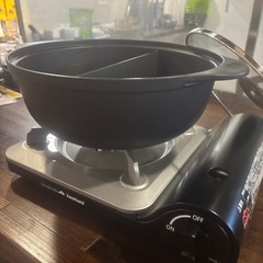 火鍋風鍋とカセットコンロの画像