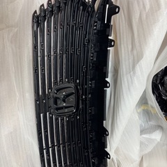 ヴエゼルのバンパーグリルRV5の画像