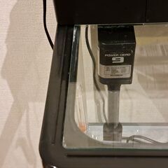 60cmフレーム付きガラス水槽（コトブキ プログレ600）、ガラス蓋、高輝度ＬＥＤライト、上部フィルター、交換用フィルター（開封・一部使用）、温度計などの画像