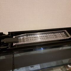 60cmフレーム付きガラス水槽（コトブキ プログレ600）、ガラス蓋、高輝度ＬＥＤライト、上部フィルター、交換用フィルター（開封・一部使用）、温度計などの画像