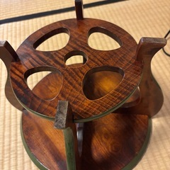 おしゃれな台です。 伝統的工芸品 讃岐漆器  こま塗 29センチ　 用途は花瓶台とおしゃれな台ですの画像
