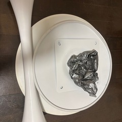 IKEA 丸テーブル　椅子とセットだと有難いです。　分解済み　の画像