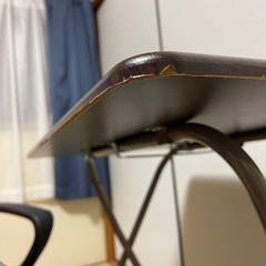 椅子とテーブルのセットですの画像
