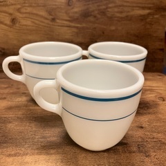 Pyrex ブルーバンド マグカップの画像