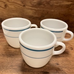 Pyrex ブルーバンド マグカップの画像