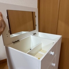 動くドレッサーの画像