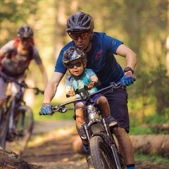 新品未使用品！自転車チャイルドシート 子供用自転車シート フロントマウント型 耐荷重55kg 超簡単3分設置 脱着式アームレスト&足ペダル ブラック MTB/シティサイクル/折り畳み自転車対応の画像