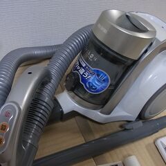 アイリスオーヤマ 掃除機 サイクロンクリーナーコンパクト IC-C100T★札幌手渡し★取扱説明書、付属品有★IRISOHYAMA そうじきの画像