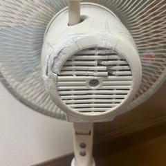 扇風機、リモコン付き(電池入り)の画像