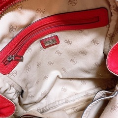 GUESSリュックの画像
