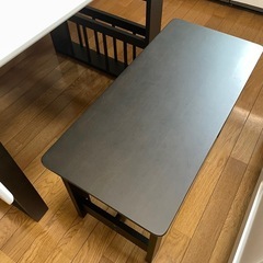 ダイニングテーブルの画像