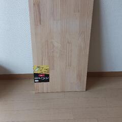 トイレットペーパー、ベニヤ板、バスケットボールの画像