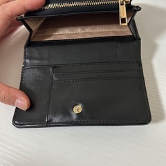 9月15日まで。二つ折り財布の画像