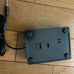 電子ピアノのペダルの画像