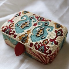 インド刺繍のボックスの画像