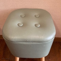 収納付きスツールの画像