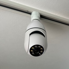 300万超高画素   WiFi  2.4GHz  取り付け簡単　スマートLED電球型防犯カメラ　の画像