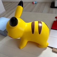 ピカチュウ　子供用乗るクッションの画像
