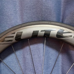 Elite カーボンホイール リムブレーキ フロントのみ チューブレスレディの画像