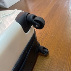 カギ付きキティキャリーバックの画像