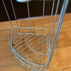 風呂場の三角物置あげますの画像
