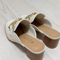 早めにお引き取り可能な方に 🌼【DIANA ホワイト ローファーサンダル】の画像