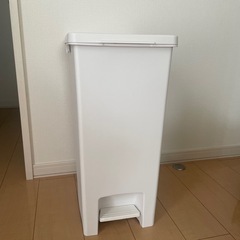ゴミ箱の画像