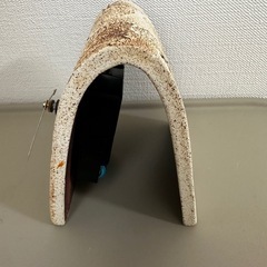 フリーマンセラミックス ボタニカルエンボス加工 スタンディングクロックの画像