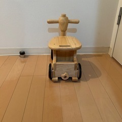 子供の乗るおもちゃ　木製の画像