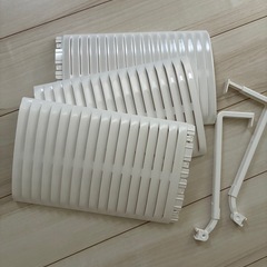 セット★１つ未使用★エアコン風よけカバーの画像