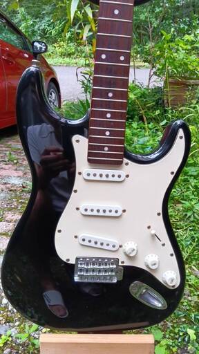 エレキギターストラトキャスターモデルブラック