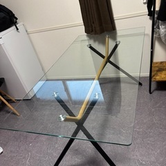 テーブル+イスの画像