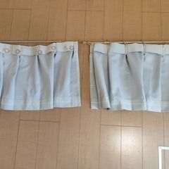 遮光ミニカーテン 50×74cm 2枚で700円の画像