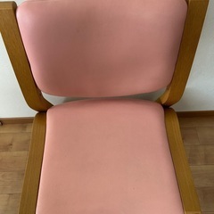 ベネッセ、カリモク、成長椅子、学習椅子の画像