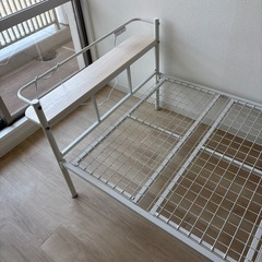 ベッドフレーム、白の画像