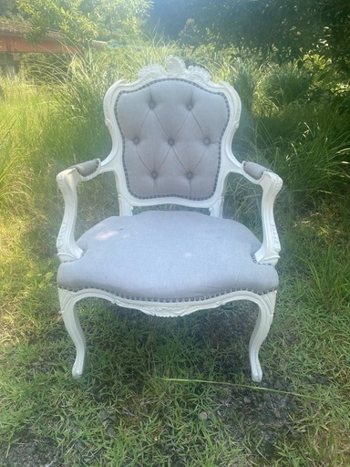 グレー　ホワイト　猫脚　ロココ調　アンティーク調　布張りダイニングチェア