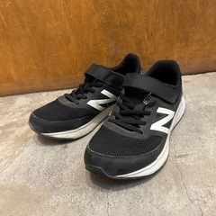 NEWBALANCE キッズスニーカーの画像