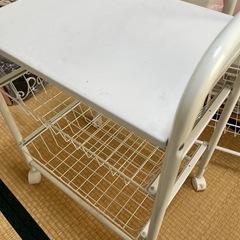ワゴン2個の画像