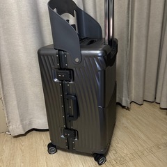 大人も座れるスーツケース（機内持ち込み不可）の画像