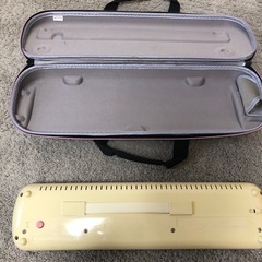 最終お値下げ😊 鍵盤ハーモニカ・ケース付きの画像