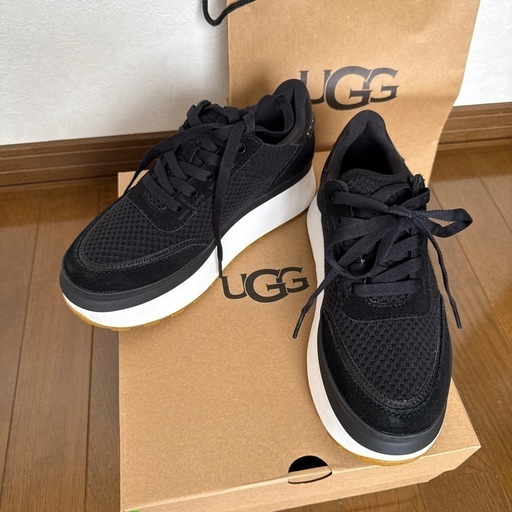 【新品未使用】【UGG】厚底 スニーカー TAELAN 　２４㌢