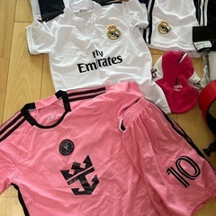 サッカーバッグ、ウェアなどの画像