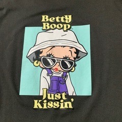 ベテイ半袖Tシャツの画像