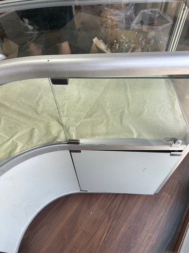 中古品　ショーケース①