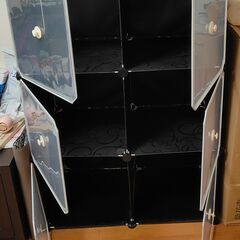 組立タイプの服棚の画像