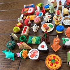 ミニチュア おもちゃ消しゴムまとめ売りの画像
